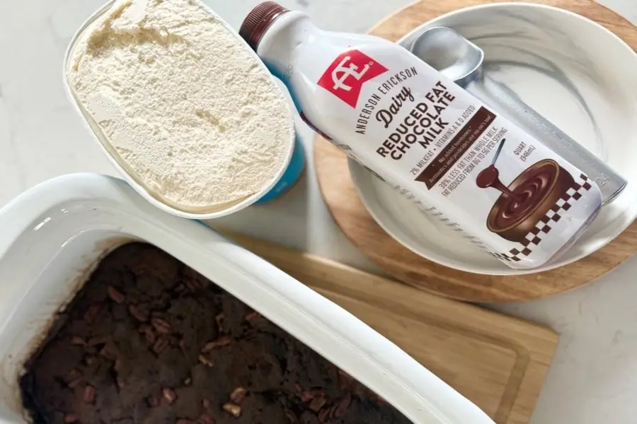 Crock Pot Chocolate Pecan Cobbler